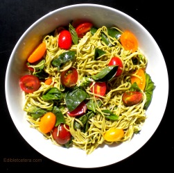 Pasta with Fresh Tomatoes, Basil, Garlic & Olive Oil